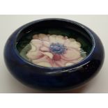 Lidded Moorcroft lipped bowl in the Blue Anemone pattern D: 12 cm