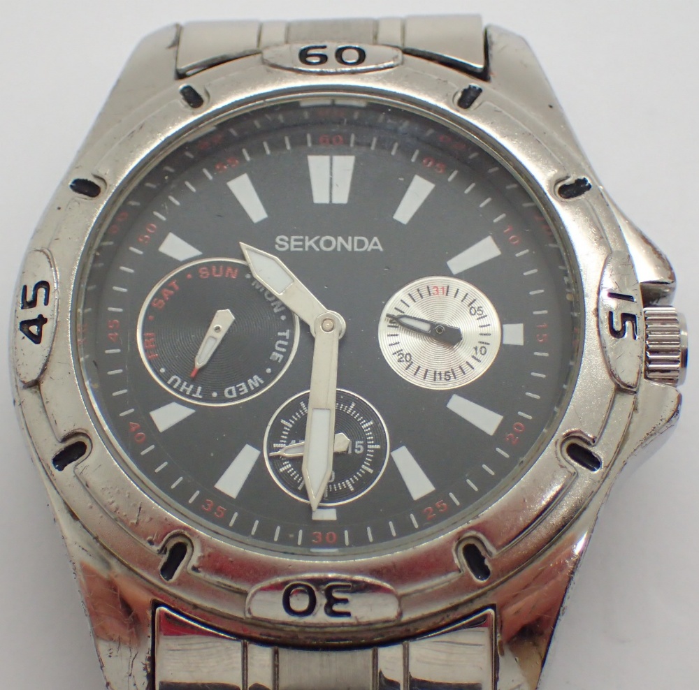 Gents Sekonda stainless steel day and date wristwatch CONDITION REPORT: New battery