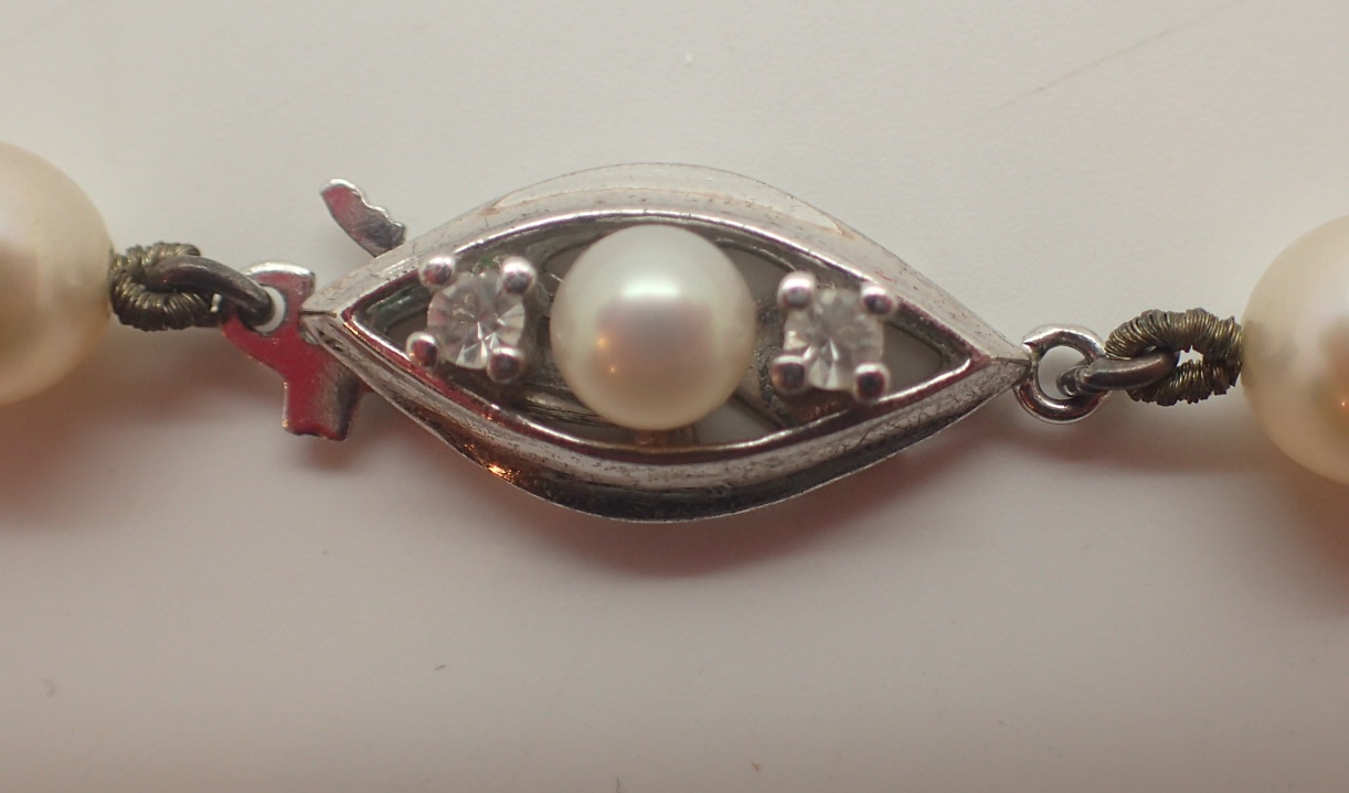 Single strand of pearls having a ( presumed marks indistinct ) white gold and diamond set clasp L: - Image 2 of 2