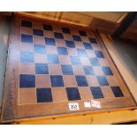 Reversable green baize / draughts chess board in leather with wooden surround CONDITION
