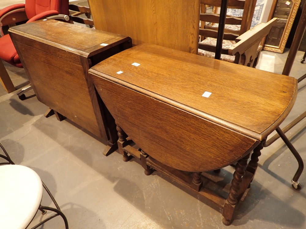 Two oak dropleaf tables larger 90 x 33 x 150