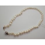 Single strand of freshwater pearls necklace with 925 silver clasp L: 45 cm 42g