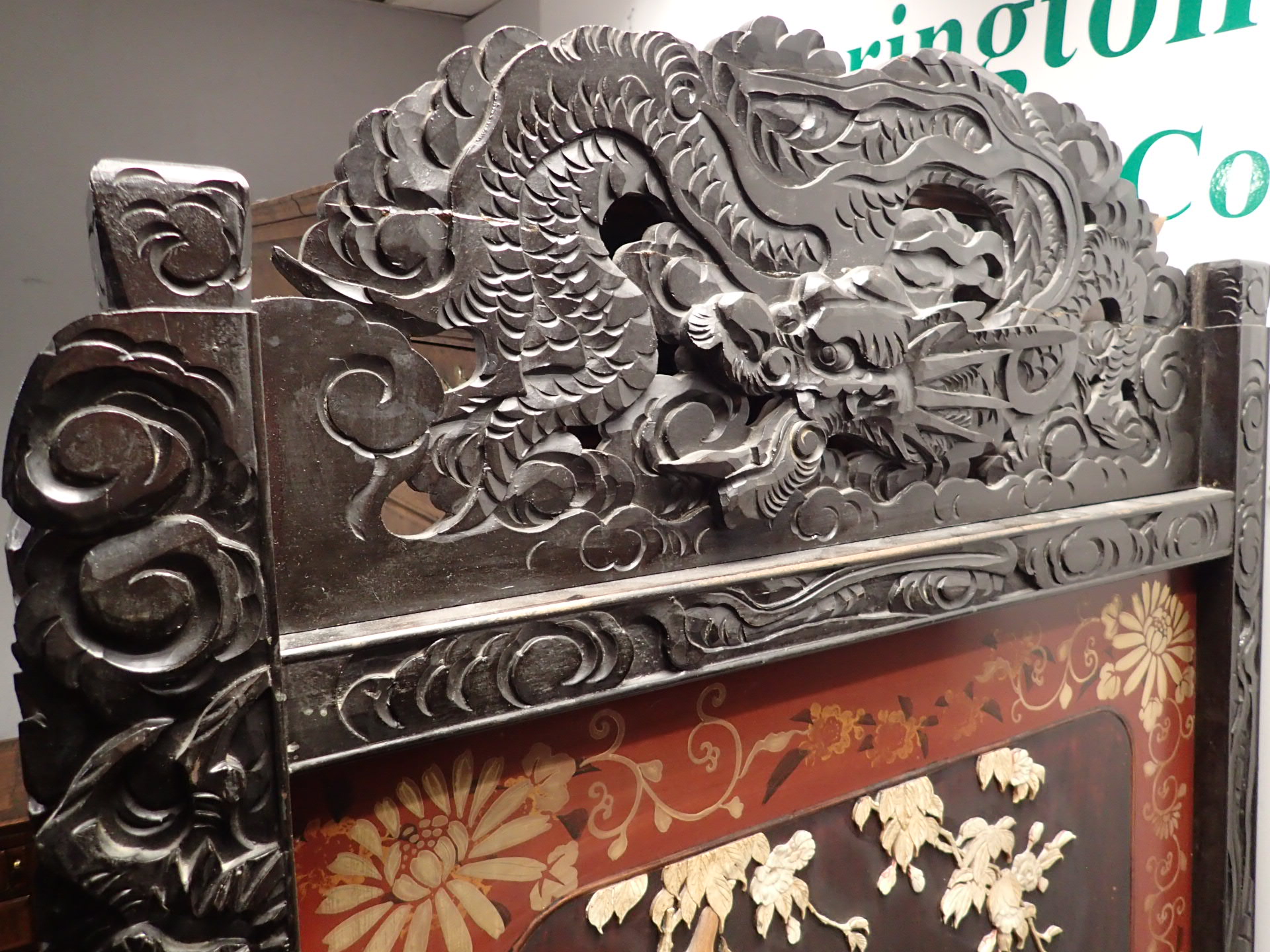 Large folding heavily carved Oriental sc - Image 2 of 6