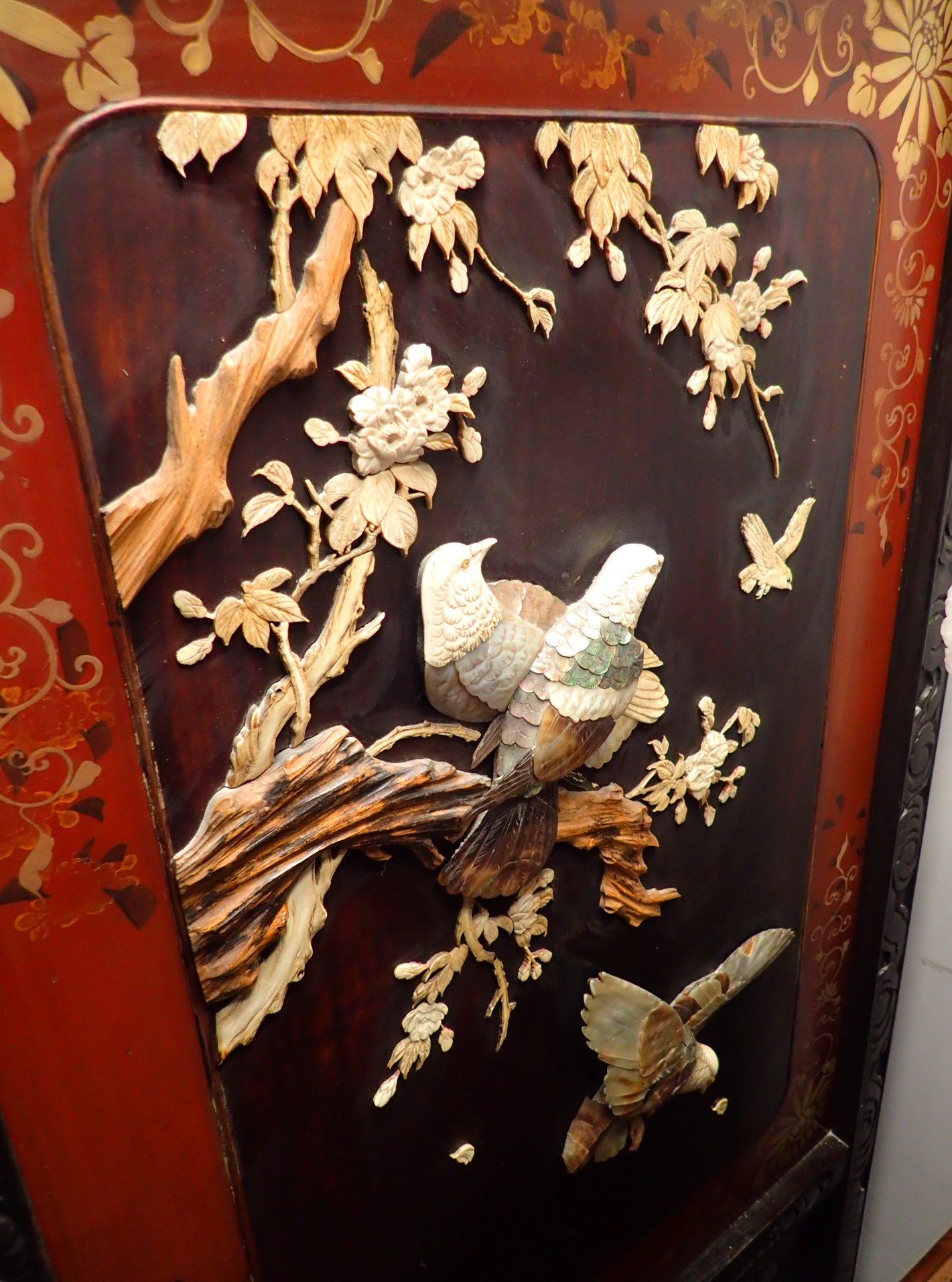 Large folding heavily carved Oriental sc - Image 3 of 6