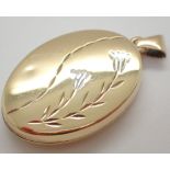 9ct gold oval locket approximately 32 mm complete with interior 2.