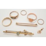 Collection of 9ct yellow gold jewellery including bar brooches rings etc 10.