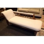 Contemporary chaise longue upholstered in cream fabric