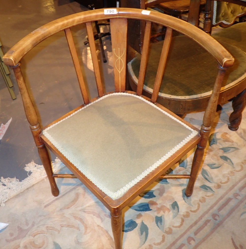 Corner chair with upholstered seat