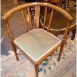 Corner chair with upholstered seat