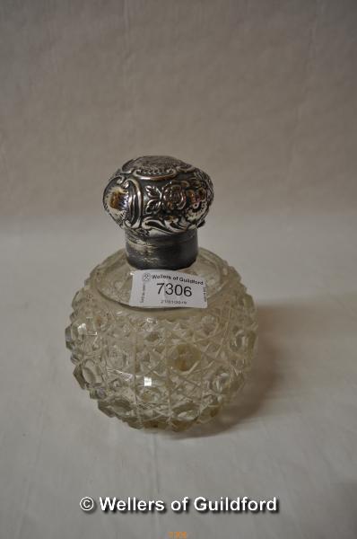 *Cut glass perfume scent bottle, silver top (Lot subject to VAT)