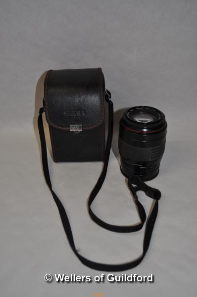 Sigma camera lens; Zoom AF-K 1:4-5.6 f=70-210mm (2005030), in carry case