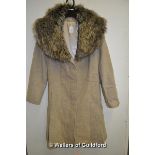 *Kaliko light beige wool and cashmere mix winter coat with mink fur collar (Lot Subject to VAT)