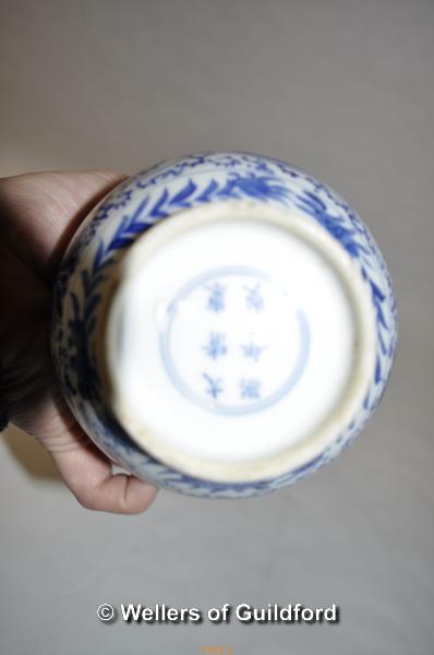 A Chinese blue and white double gourd vase decorated with warriors on horseback, 20cm. - Image 2 of 2