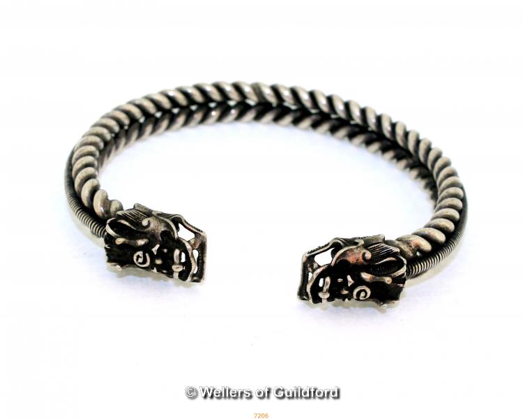 A Silver Bracelet with dragon head to ends, 49.2g