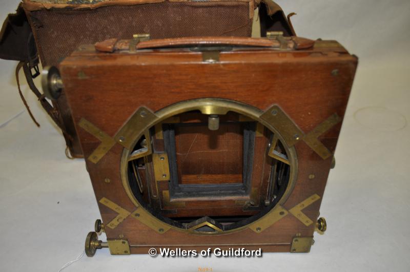 *J. Hinton Lake, Exeter, mahogany and brass 19thC wooden plate folding camera (Lot Subject to VAT) - Image 2 of 3