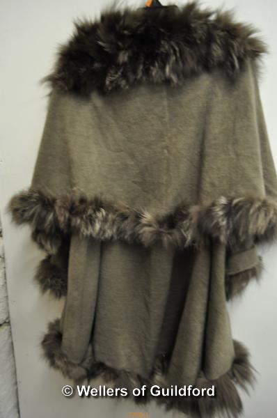 *Renard brown and grey fur trim cape (Lot subject to VAT) - Image 2 of 2