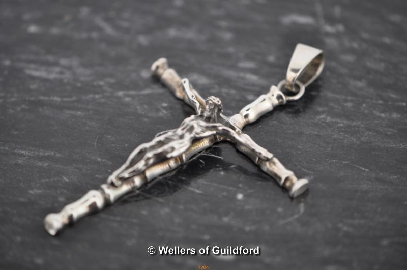 A Large Silver Crusifix of Christ pendant,16.1g