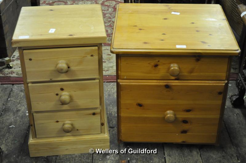 A modern pine two drawer bedside chest and another bedside. (2)