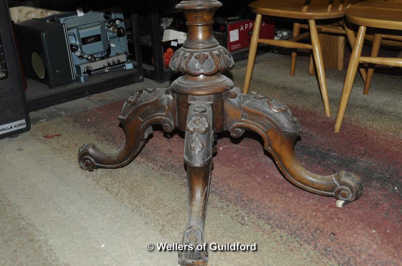 A Victorian burr walnut oval loo table on centre pedestal support raised on four cabriole legs - Image 2 of 2