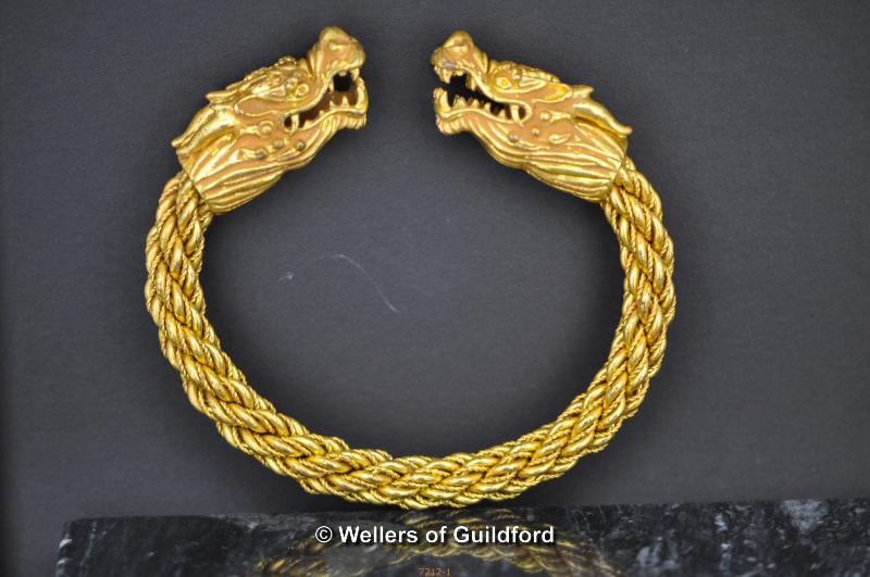 A gold coloured Bracelet with dragon heads - Image 2 of 4