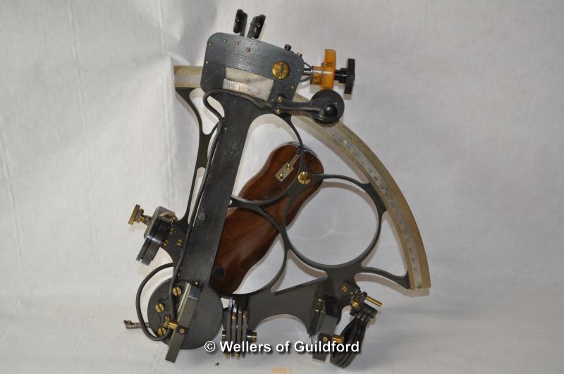 *J Morton & Co Glasgow, Sextant number 18542 in original case with certifacte from The National - Image 2 of 9