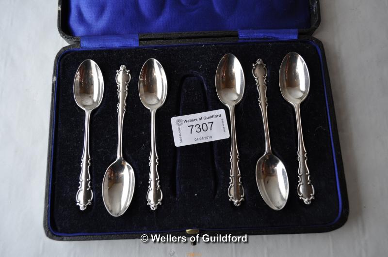 A set of six silver teaspoons, in fitted case, lacking tongs, London 1917. - Image 2 of 2