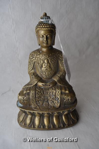 A Chinese bronze figure of Buddha, 17cm