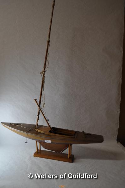 *Vintage wooden pond yacht, 30" (Lot subject to VAT)