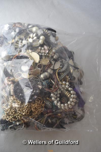 Sealed bag of costume jewellery