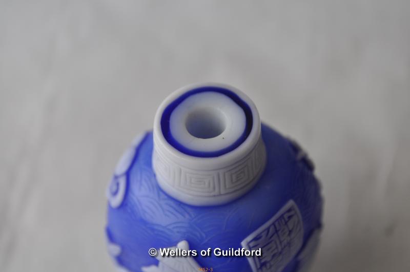 A Chinese blue and white cameo glass snuff bottle of square section. - Image 4 of 5