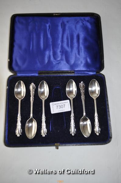 A set of six silver teaspoons, in fitted case, lacking tongs, London 1917.