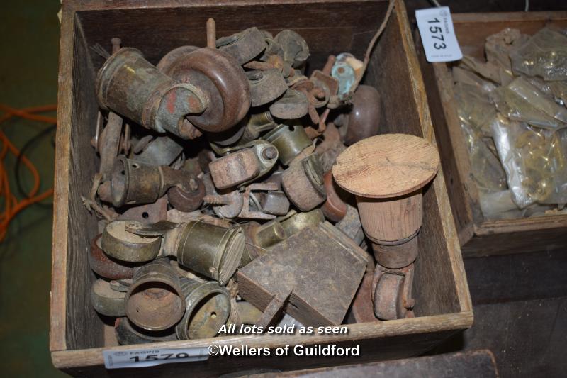 BOX OF MIXED FURNITURE CASTORS