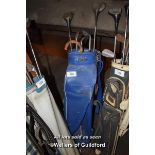 GOLF BAG CONTAINING MIXED VINTAGE GOLF CLUBS