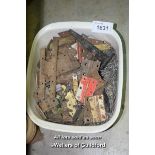PLASTIC BOWL OF MIXED VINTAGE HINGES