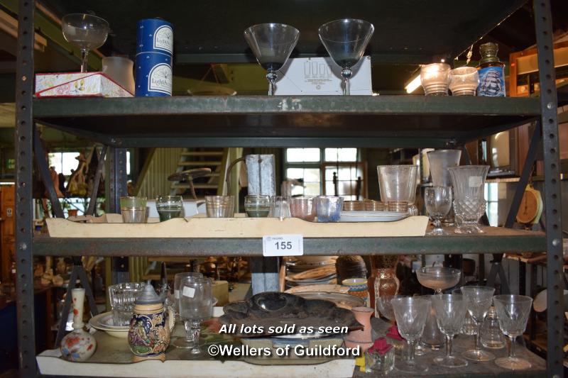 THREE SMALL SHELVES OF MIXED GLASSWARES