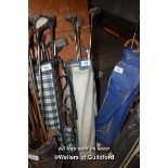 GOLF BAG CONTAINING MIXED VINTAGE GOLF CLUBS