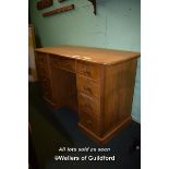 PINE KNEE HOLE DESK OF NINE DRAWERS, 121 CM WIDE