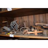 VINTAGE WOODWORKING TOOLS INCLUDING HAND DRILLS