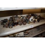 LARGE COLLECTION OF DOOR KNOBS