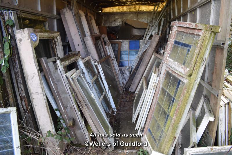 VERY LARGE QUANTITY OF MIXED WINDOWS