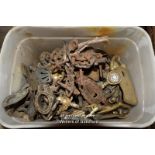 BOX OF VICTORIAN MIXED FURNITURE BRASSWARE