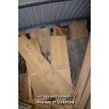 LARGE QUANTITY OF MIXED WOOD INCLUDING PLAIN TABLE TOPS AND CUPBOARD DOORS