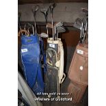 GOLF BAG CONTAINING MIXED VINTAGE GOLF CLUBS