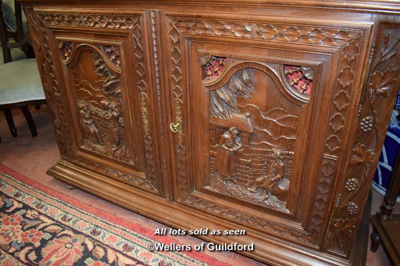 19TH CENTURY CARVED OAK DRESSER/CABINET WITH SEMI-ENCLOSED SHELVES OVER TWO FRIEZE DRAWERS WITH - Image 5 of 5