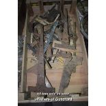 CRATE OF MIXED HINGES INCLUDING STRAP