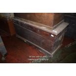 LARGE VICTORIAN TRUNK