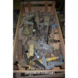 CRATE OF MIXED HINGES INCLUDING STRAP