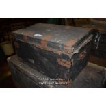 SMALL TRAVEL TRUNK