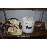 SELECTION OF KITCHENALIA