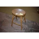 OVAL STOOL ON TURNED SUPPORTS